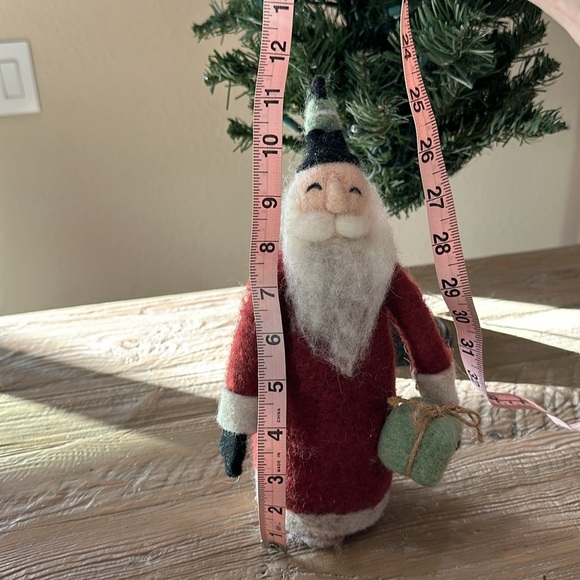 Wool Felt Santa with Black Hat & Package - Picture 9 of 10